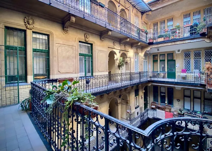 Opera Apartment *